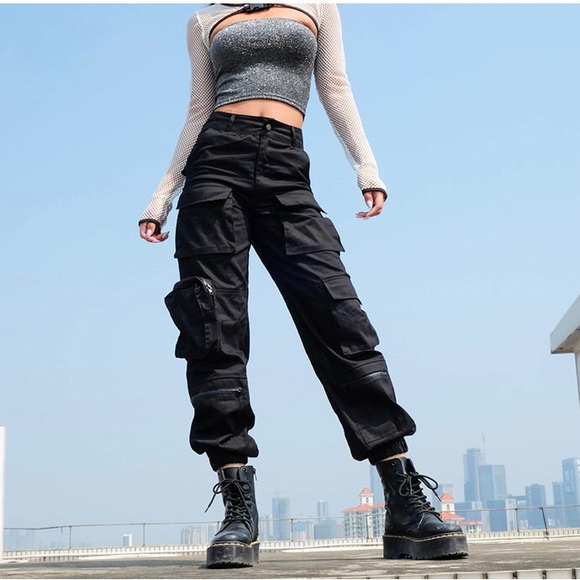 Women’s black cargo pants - Picture 1 of 2